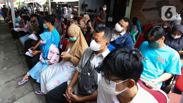 FOTO: Jelang Ramadhan, Pemprov DKI Jakarta Akan Tingkatkan Sentra Vaksinasi COVID-19