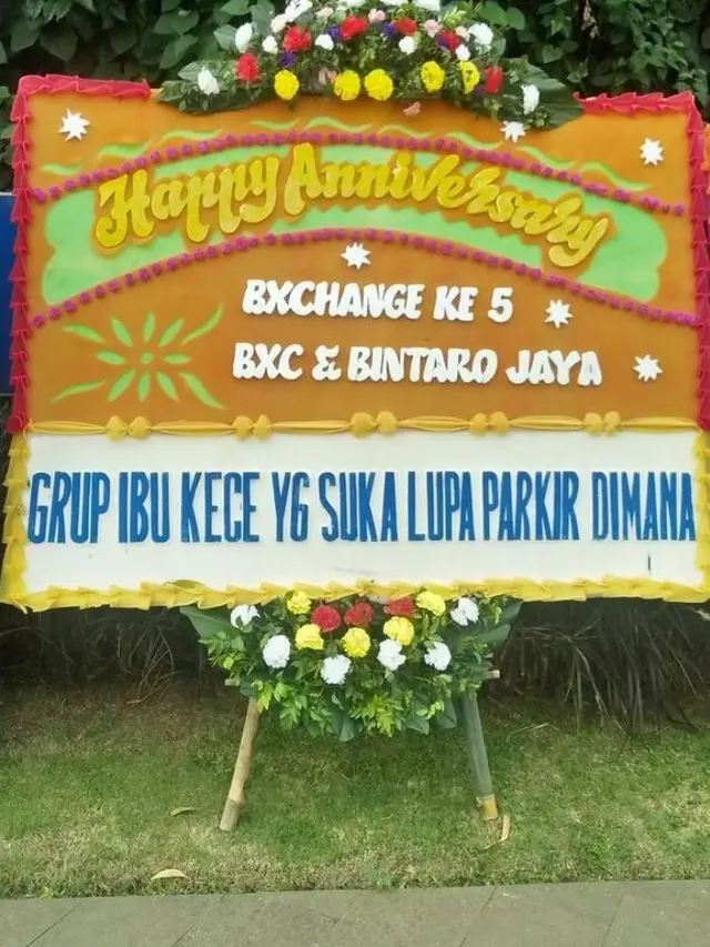 6 Potret Tulisan Nyeleneh di Karangan Bunga, Bikin Melongo