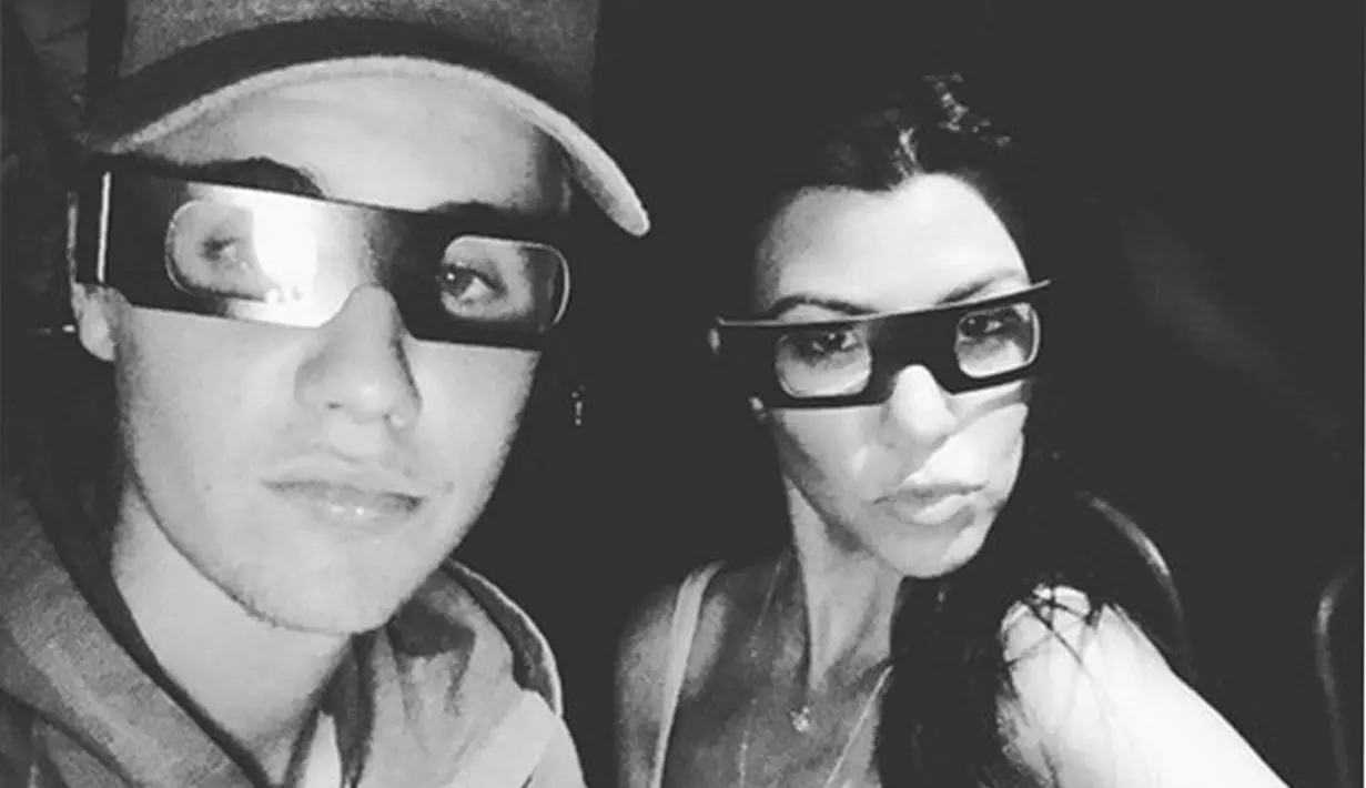 Justin Bieber dan Kourtney Kardashian, kembali disiarkan memiliki hubungan spesial. Kabar ini muncul setelah keduanya terlihat beberapa kali bertemu dan menghabiskan waktu bersama. (doc. HollywoodLife)
