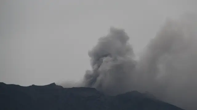 Gunung Agung meletus