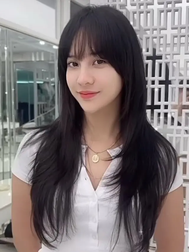 8 Potret Inspirasi Tampilan Rambut Berponi di Tahun 2024, dari Raisa Andriana, Syifa Hadju, Dian Sastrowardoyo, dan Anya Geraldine