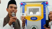 Ustaz Abdul Somad (UAS) baru saja meluncurkan mesin Anjungan Tunai Mandiri (ATM) beras di Masjid Raudhatus Shalihin, Jalan Bukitbarisan, Kecamatan Tenayanraya, Kota Pekanbaru. (M Syukur/ Liputan6.com)