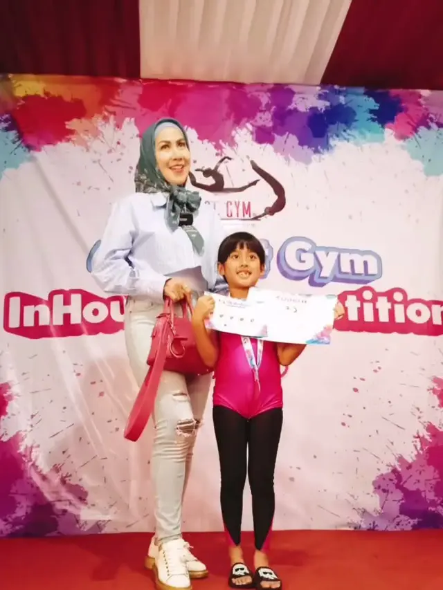 Vania Athabina putri Venna Melinda mengikuti kompetisi gymnastic. (Foto: Instagram/vennamelindareal)