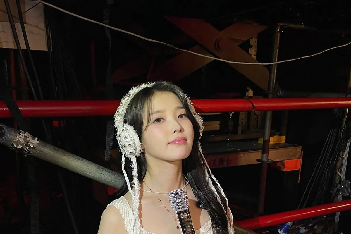IU. (Instagram/ dlwlrma)