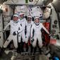 4 astronaut NASA dalam misi Crew-3 menggunakan pesawat luar angkasa SpaceX Crew Dragon untuk kembali pulang ke Bumi, hingga tiba di dekat pantai Florida, Jumat (6/5/2022). Foto: NASA