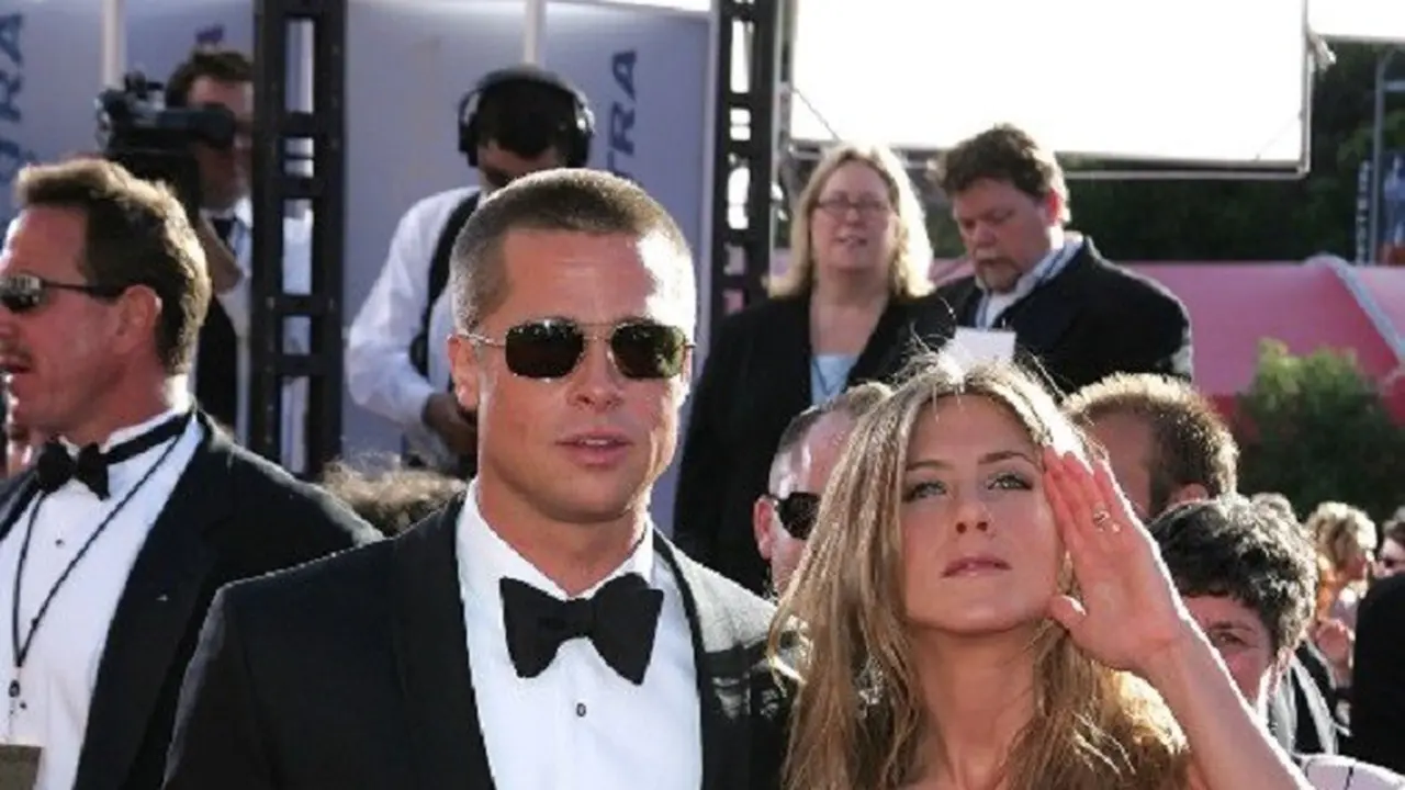 Brad Pitt dan Jennifer Aniston kembali menjalin kedekatan mereka, setelah Angelina Jolie gugat cerai Brad. (AFP/Bintang.com)