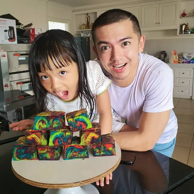 Jadi Duda, Ini 6 Potret Kebersamaan Nicky Tirta bersama Buah Hatinya