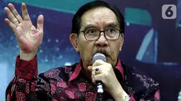 Mantan Ketua KPK Antasari Azhar menjadi pembicara dalam diskusi Dialektika Demokrasi di Kompleks Parlemen, Senayan, Jakarta, Kamis (7/11/2019). Diskusi bersama Anggota Komisi III DPR tersebut mengangkat tema "Mengintip Figur Dewan Pengawas KPK". (Liputan6.com/Johan Tallo)