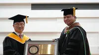 Menteri Koordinator Bidang Perekonomian Airlangga Hartarto mendapat anugerah Doktor Honoris Causa dari Gyeongsang National University (GNU) di Kota Jinju, Korea Selatan, Selasa (21/5/2024). (Dok Kemenko Perekonomian)