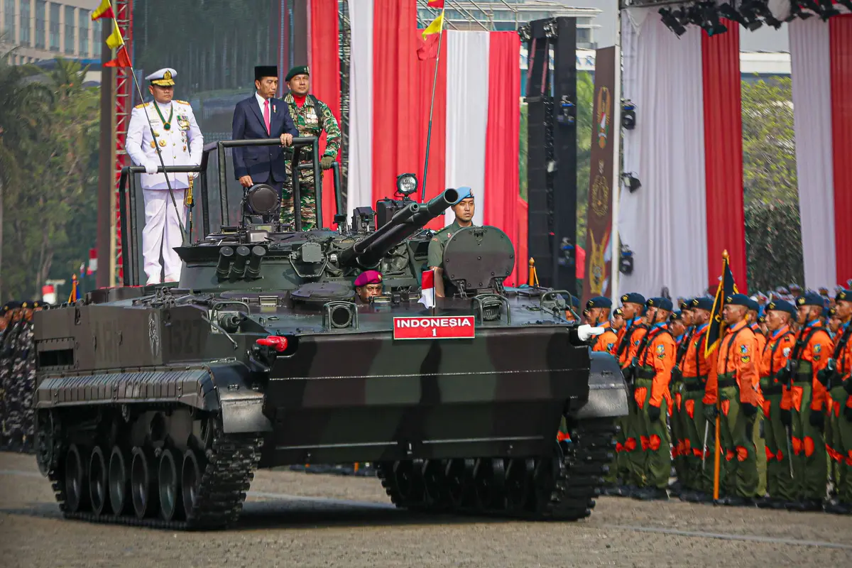 Joko Widodo Pimpin Upacara HUT TNI ke-78 di Monas