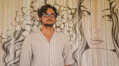 Jadi aktor film terkenal, pesona Dwi Sasono memang selalu sukses membuat para penonton terpana. Selain bakat aktingnya yang luar biasa, gaya keren ayah tiga anak ini tak kalah dari anak muda. (Liputan6.com/IG/@dwisasono)
