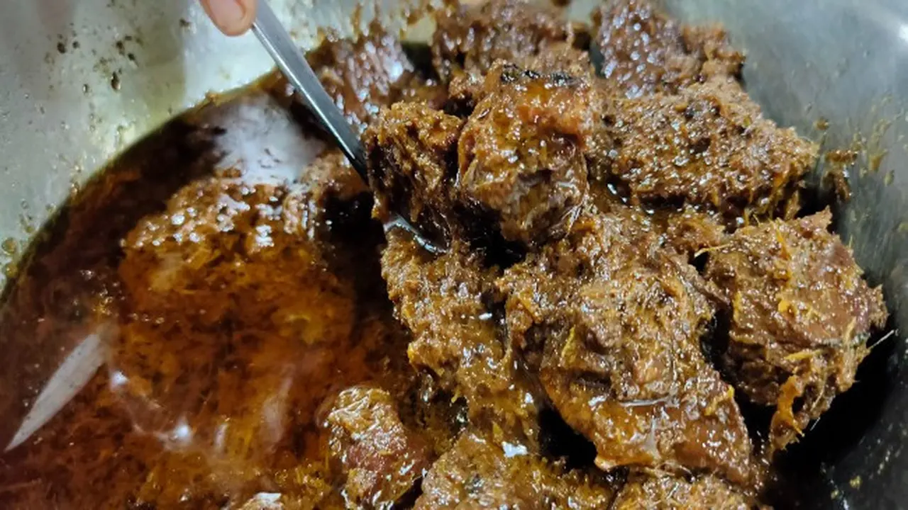 Dendeng Bumbu Laos Menu Mewah Melegenda di Kedai Makan Nasi Jamblang Cirebon