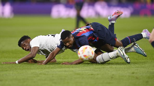 Foto: Gol Bunuh Diri Eder Militao Bawa Barcelona Segel Kemenangan di Markas Real Madrid pada Leg Pertama Semifinal Copa Del Rey