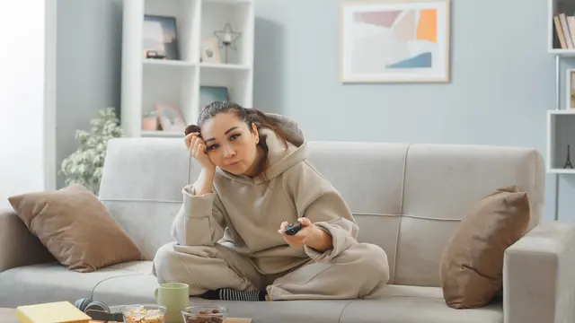 Orang yang Kecanduan Smartphone Cenderung Lebih Mudah Bosan