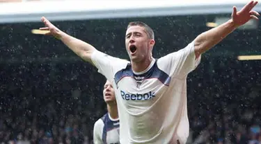 Bolton&#039;s Gary Cahill celebrates scoring his team&#039;s second goal against West Ham during their Premiership match at Upton Park in east London, on October 5, 2008. AFP PHOTO/Chris Ratcliffe