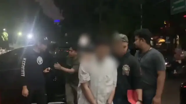 Polisi menangkap terduga pelaku pemerasan terhadap Selebgram Ria Ricis