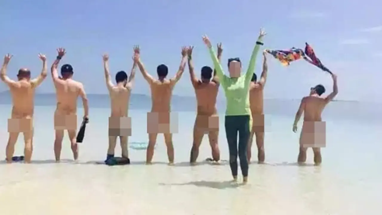 Berkat Foto Bugil di Pantai, Turis China Viral di Socmed