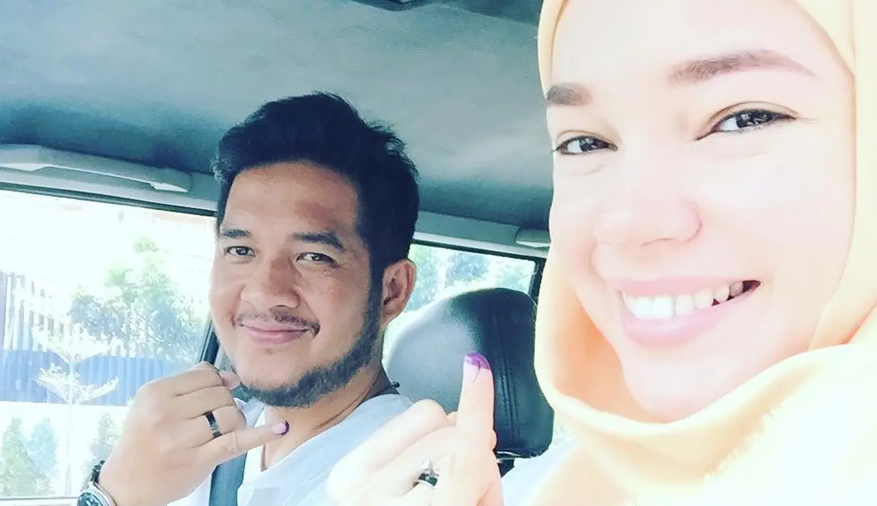 Hingga saat ini mereka terlihat romantis, hal itu dapat dilihat dari beberapa postingan foto dan video di akun Instagram-nya masing-masing. (Foto: instagram.com/dewisandra)