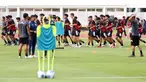 Pemain Timnas Indonesia U-23 saat mengikuti sesi latihan bersama di Stadion Madya, Kompleks Gelora Bung Karno, Senayan, Jakarta, Kamis (9/10/2025). (Liputan6.com/Helmi Fithriansyah)