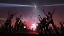 Ratusan penari ikut memeriahkan upacara pembukaan Commonwealth Games 2014 di Celtic Park, Glasgow, Skotlandia, (23/7/2014). (REUTERS/Jim Young)