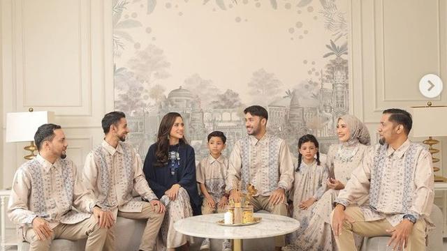 Baju lebaran keluarga Magani Series (Sumber: Instagram/wearingklamby)