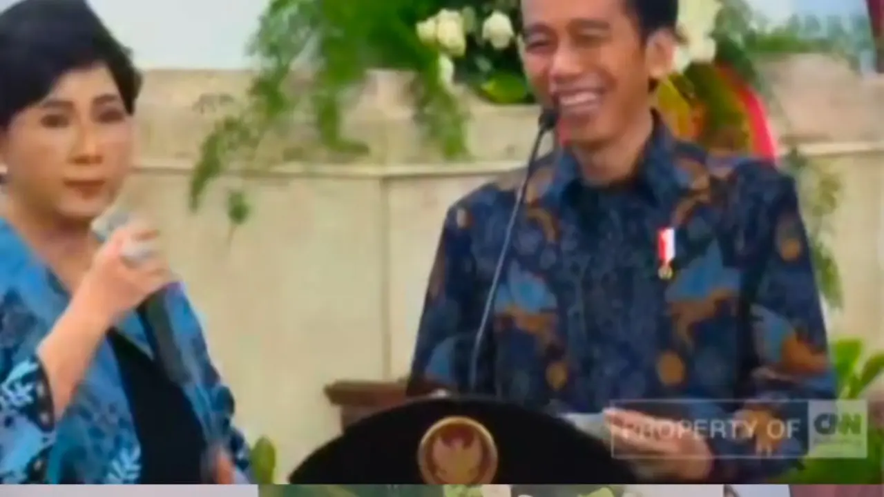 Presiden ke-7 Jokowi Widodo atau Jokowi saat bersama Titiek Puspa.