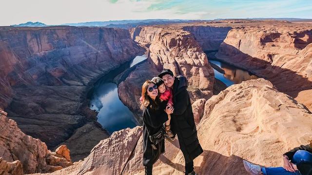 Siap Sambut Anak Laki-Laki, Ini 6 Potret Keluarga Kecil Glenn Alinskie dan Chelsea Olivia