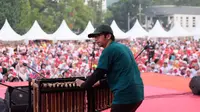 Manshur Praditya menggabungkan Angklung dengan DJ. (Foto:Merdeka).