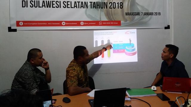 ACCSulawesi rilis sejumlah kasus korupsi mandek diakhir tahun 2018 (Liputan6.com/ Eka Hakim)