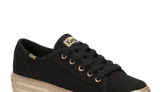 Sepatu Kembar, Ibu dan Anak Tampil Senada dengan Keds Kids