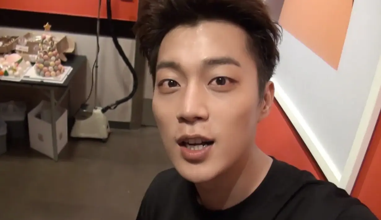 Beberapa waktu lalu, kikwang sempat mengungkapkan jika Highlight berencana untuk menjalankan wajib militer di waktu bersamaan. Akan tetapi sampai saat ini belum ada kabar terbaru tentang hal tersebut. (Foto: soompi.com)