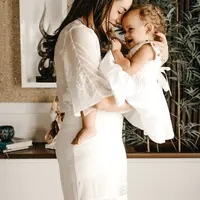 ilustrasi ibu dan bayi/copyright unsplash.com/jonathan borba