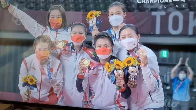 6 Potret Kemenangan Greysia Polii dan Apriyani Rahayu, Bawa Pulang Medali Emas