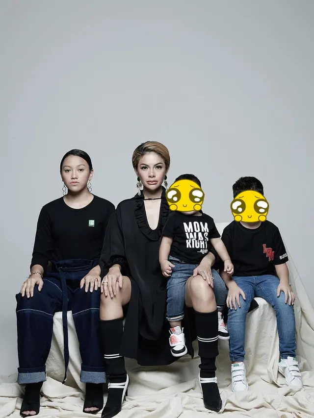 7 Potret Kebersamaan Nikita Mirzani dan Lolly, Bangga dengan Prestasi Anak