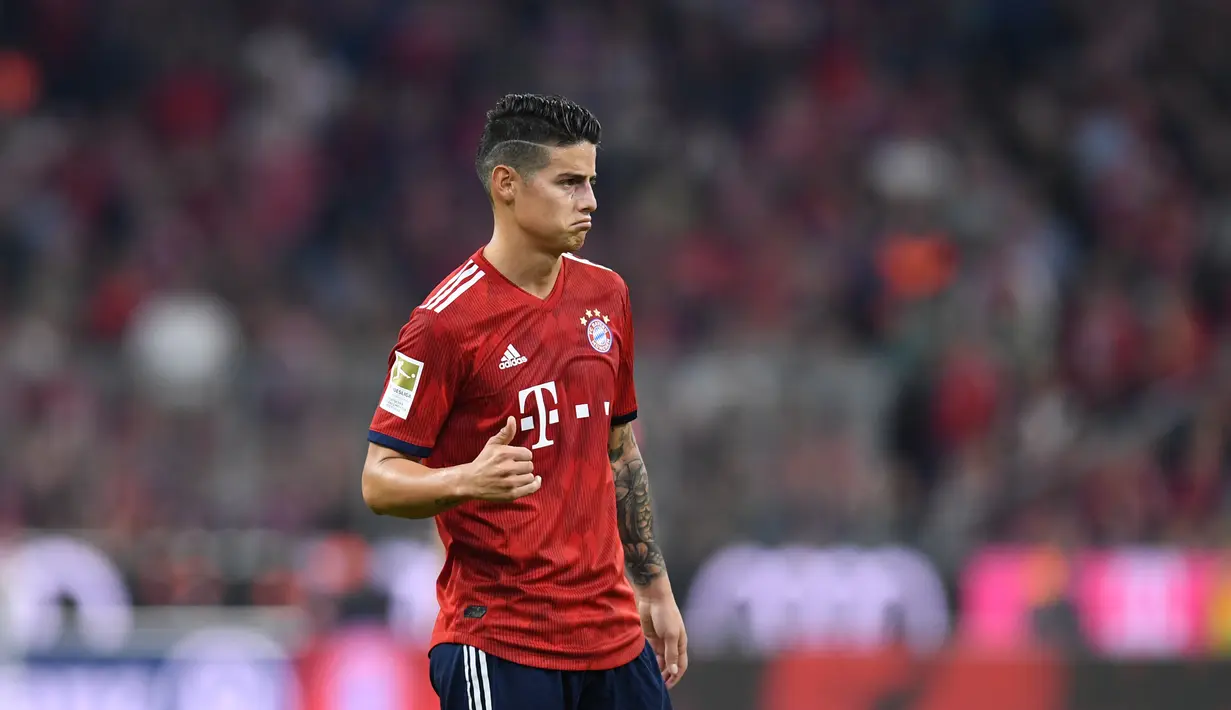 8. James Rodriguez - Undercut cepak klimis memang menjadi tren pesepak bola Bayern Munchen ini. Tak ayal banyak anak muda yang terkesima dan meniru potongan rambut ala Rodriguez. (AFP/Christof Stache)