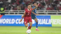 Muhammad Dimas Drajad mencetak tiga gol saat Timnas Indonesia mencukur habis Brunei Darussalam dengan skor 6-0 di Stadion Utama Gelora Bung Karno (SUGBK), Senayan, Jakarta Pusat, Kamis (12/10/2023). (Abdul Aziz/Bola.com)