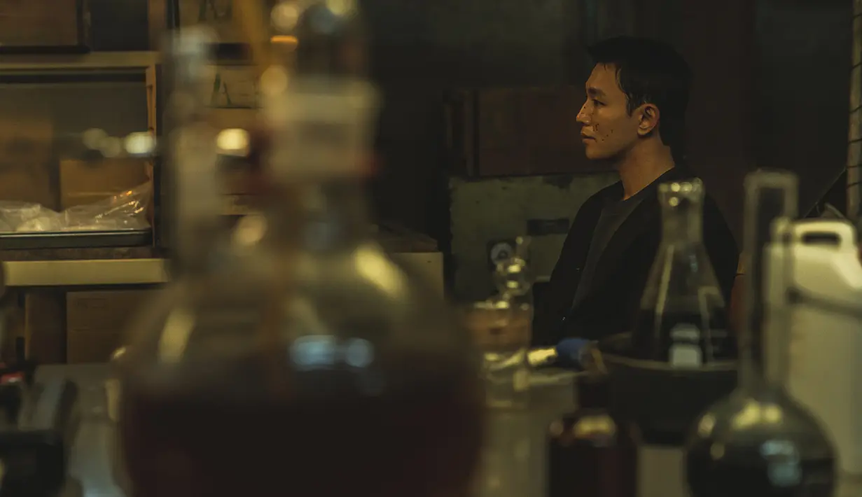 Penonton penasaran dengan perjalanan penuh gejolak yang dia lakukan untuk mengejar Mr. Lee. Believer 2 akan dirilis di Netflix pada 17 November 2023. (Foto: Netflix)