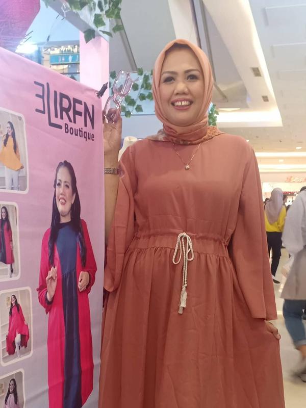 Potret Terbaru Elly Sugigi Berhijab (sumber: instagram/@ellysugigi_real_)