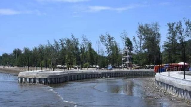 Pantai Air Manis Padang