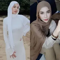 Lihat di sini beberapa gaya liburan Aghnia Punjabi yang simpel dengan outfit monokrom.