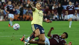 Premier League Akui VAR Salah, Arsenal Seharusnya Dapat Penalti dalam Laga Vs Aston Villa