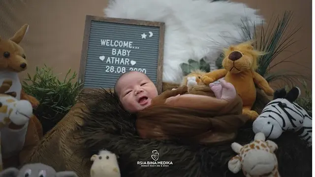 6 Pemotretan Baby Born Athar Anak Citra Kirana dan Rezky Aditya, Menggemaskan