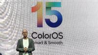 Arne Herkelmann, Head of Product Management Oppo, perkenalkan ColorOS 15 bersamaan dengan peluncuran Oppo Find X8 Series. (Liputan6.com/ Yuslianson)