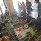 Tradisi lebaran ketupat di Gorontalo, doa dan makan bersama meski tak saling mengenal (Arfandi Ibrahim/Liputan6.com)
