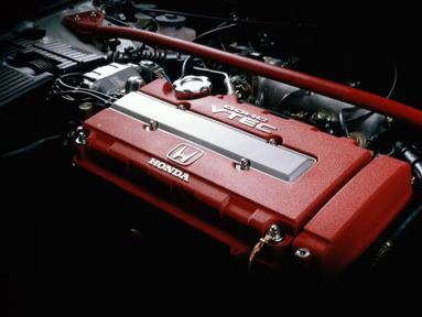 B16B merupakan salah satu mesin legendaris bseutan Honda. Mesin ini menjadi ikonik karena menjadi jantung pacu dari Honda Civic Type R EK9. Mesin ini berkapasitas 1.600cc 4-silinder VTEC naturally aspirated yang dapat menghasilkan tenaga sebesar 182 Hp dan torsi 160 Nm. Teknologi VTEC yang disematkan bisa berputar hingga 9.000 rpm sehingga menhasilkan suara yang sangat merdu. (Source: hotcars.com)