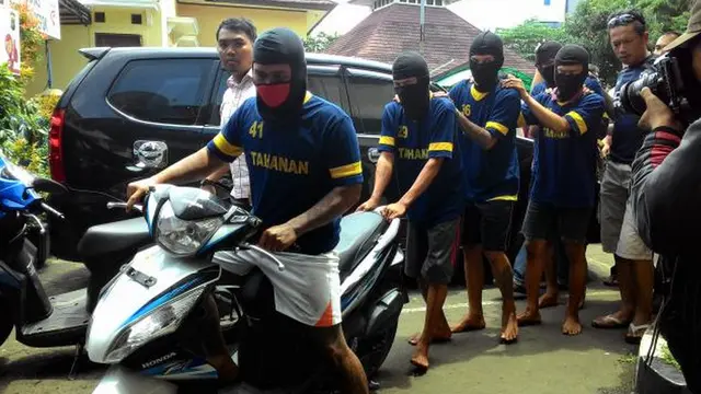 News Flash : Bersembunyi di Parung, Jabar, 6 Begal Motor Diringkus