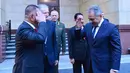 Menhan RI Ryamizard Ryacudu (kiri) bersama Menhan Rusia Sergey Shoigu saat akan menggelar bilateral meeting di Kantor Pusat Kemenhan Rusia, Znamenka Ulitsa Moscow, Rabu (6/2). Pertemuan membahas stabilitas keamanan kawasan. (Liputan6.com/HO/Puskom Kemhan)