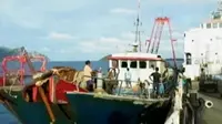19 anak buah kapal (ABK) berhasil diringkus karena ketahuan menangkap ikan jenis tuna dan cakalang. 