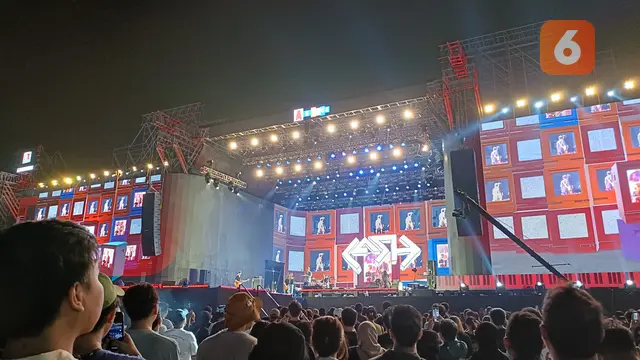 Band milik Vincent dan Desta, The Cash tampil santai penuh canda dengan vokalis baru, Surya Insomnia.