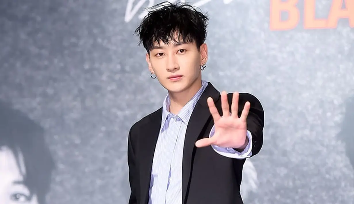 Eunhyuk Super Junior dianggap pelit lantaran ia tidak pernah mentraktir personel laiinnya dan para juniornya. (Foto: Soompi.com)